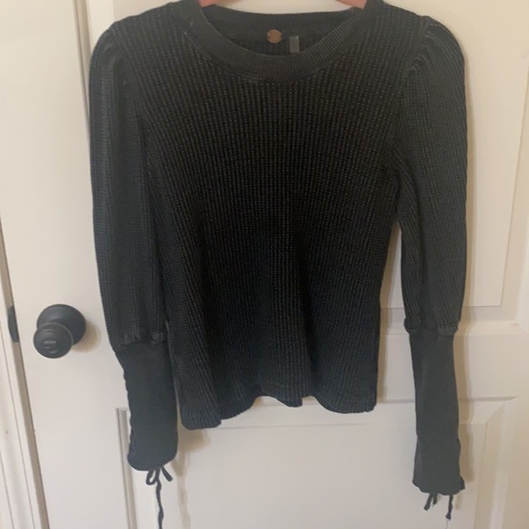 Blouse. - Picture 2 of 5